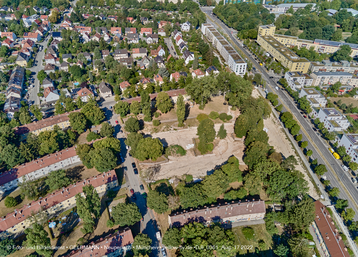 17.08.2022 - Luftbilder von der Baustelle Maikäfersiedlung in Berg am Laim